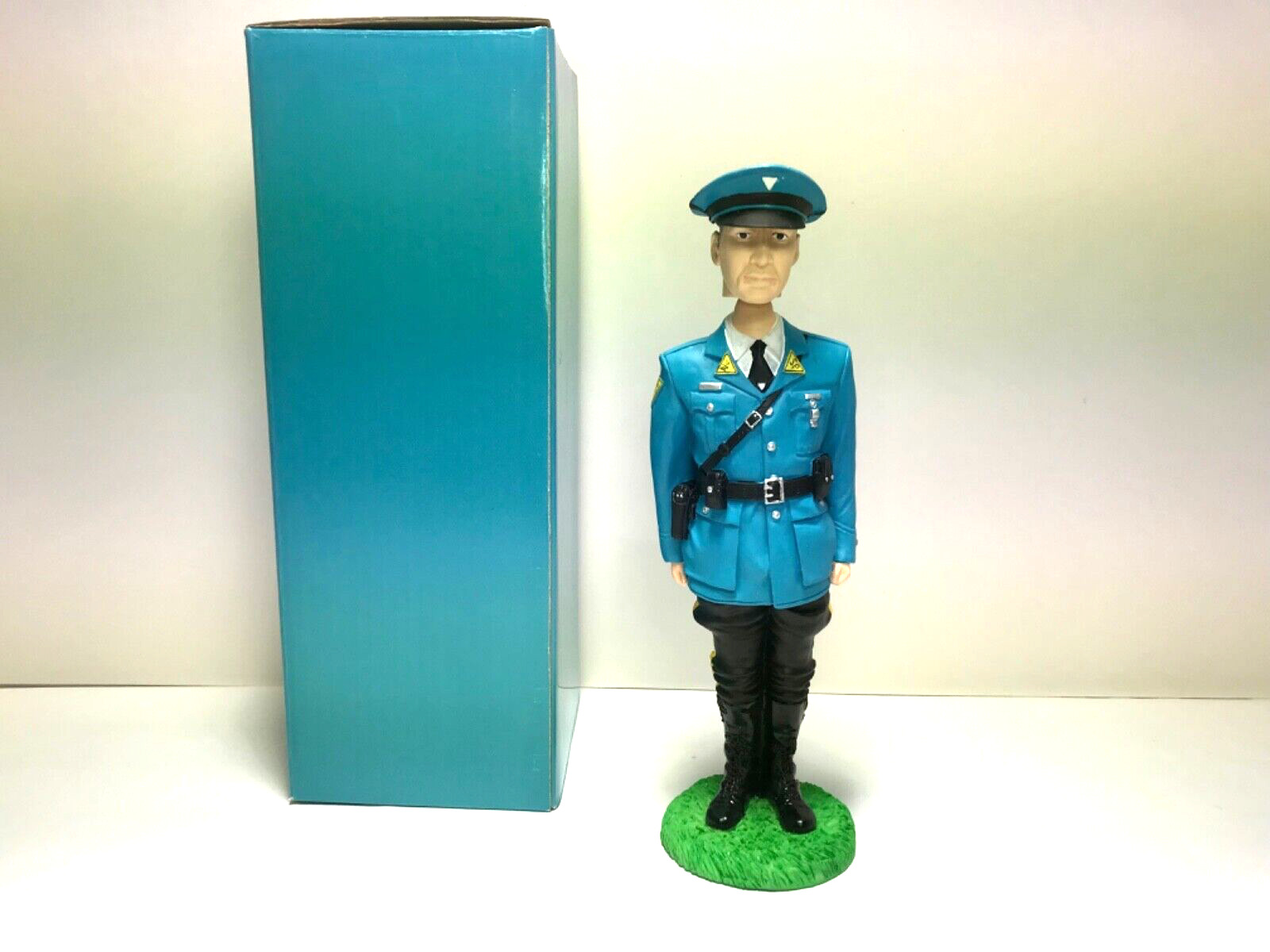 NEW JERSEY STATE POLICE Trooper BOBBLEHEAD Nodder Figure 7” New
