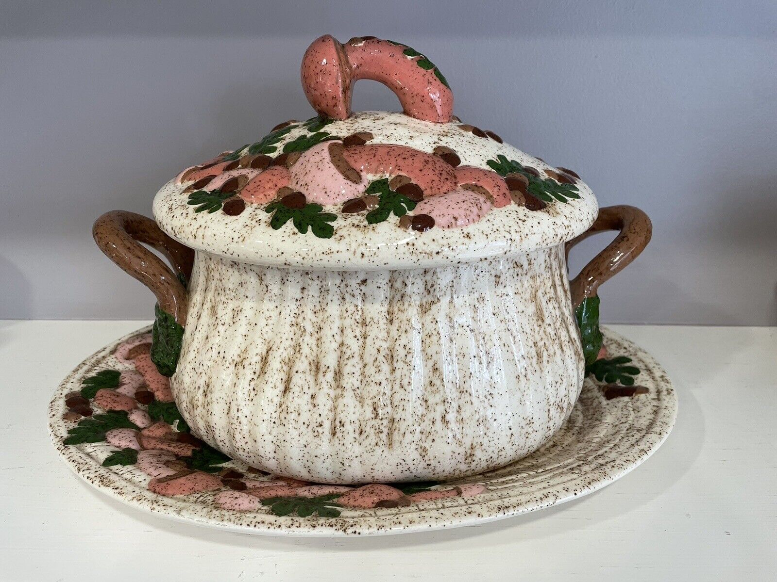 VTG Holland Mold Retro Mushroom Soup Tureen Crock W/ Plate - Pink/Brown/Cream