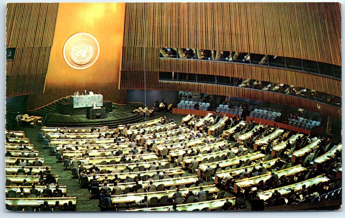 Postcard - The General Assembly Hall - United Nation Building, New York