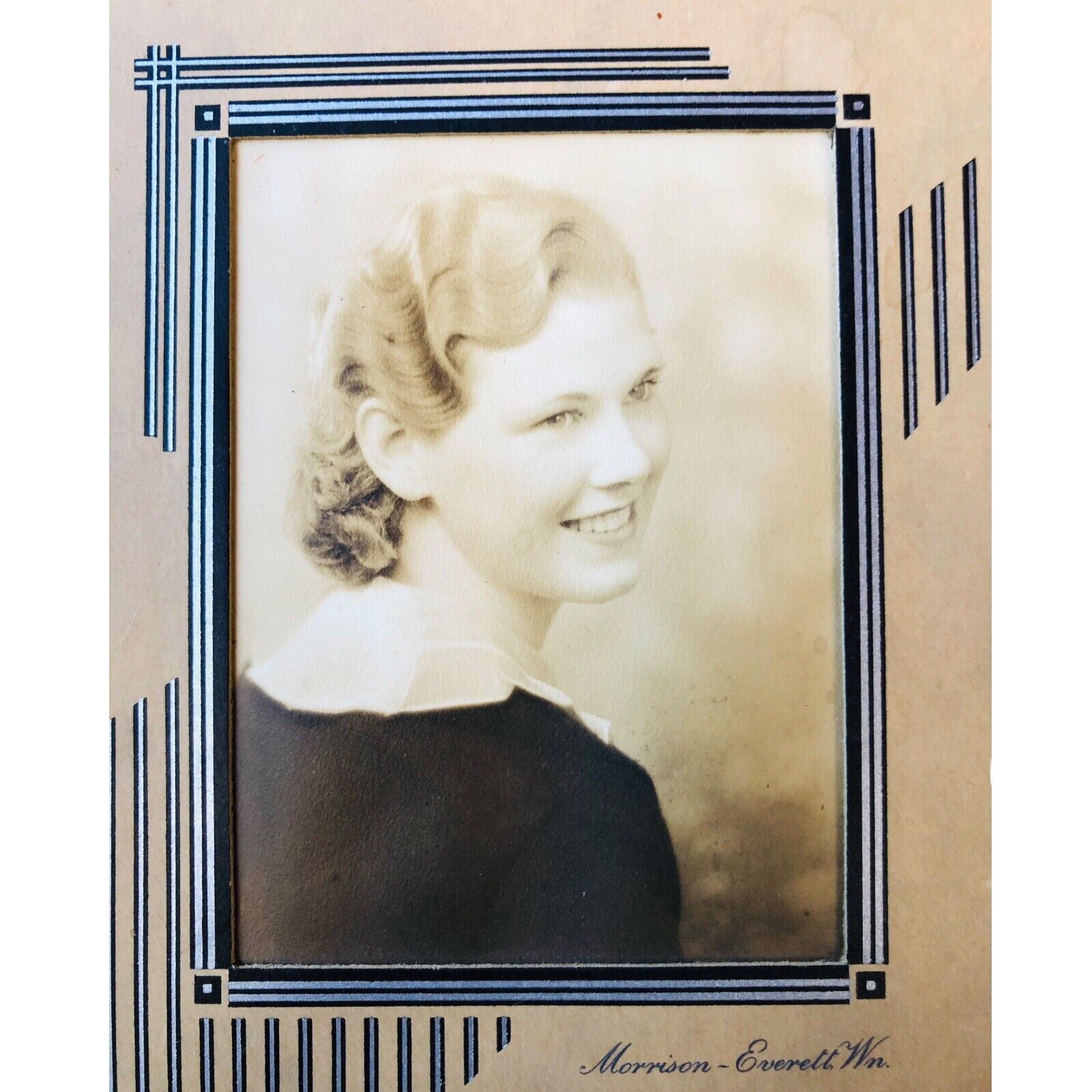 TriFold Cabinet Card Photo Victorian Young Lady Deco Senior Portrait Everett WA