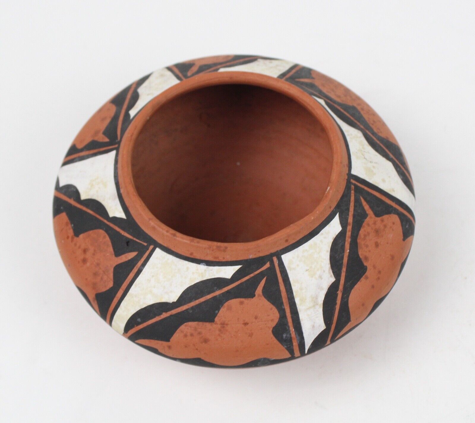 Vintage Gloria Holguin Tigua Native American Pottery