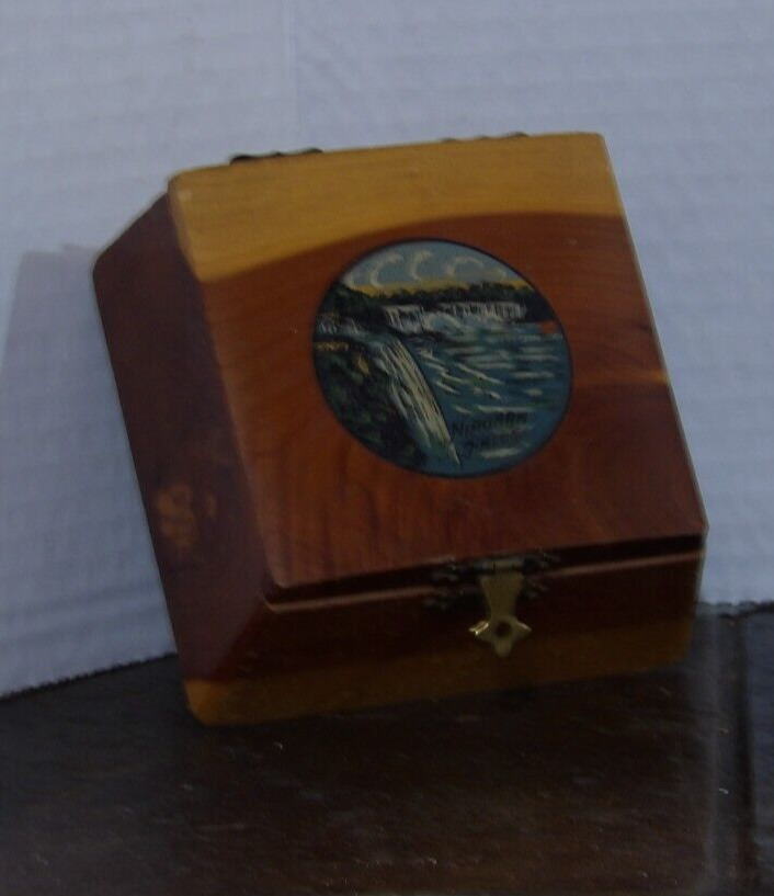 Vintage Wood Niagara Trinket Box