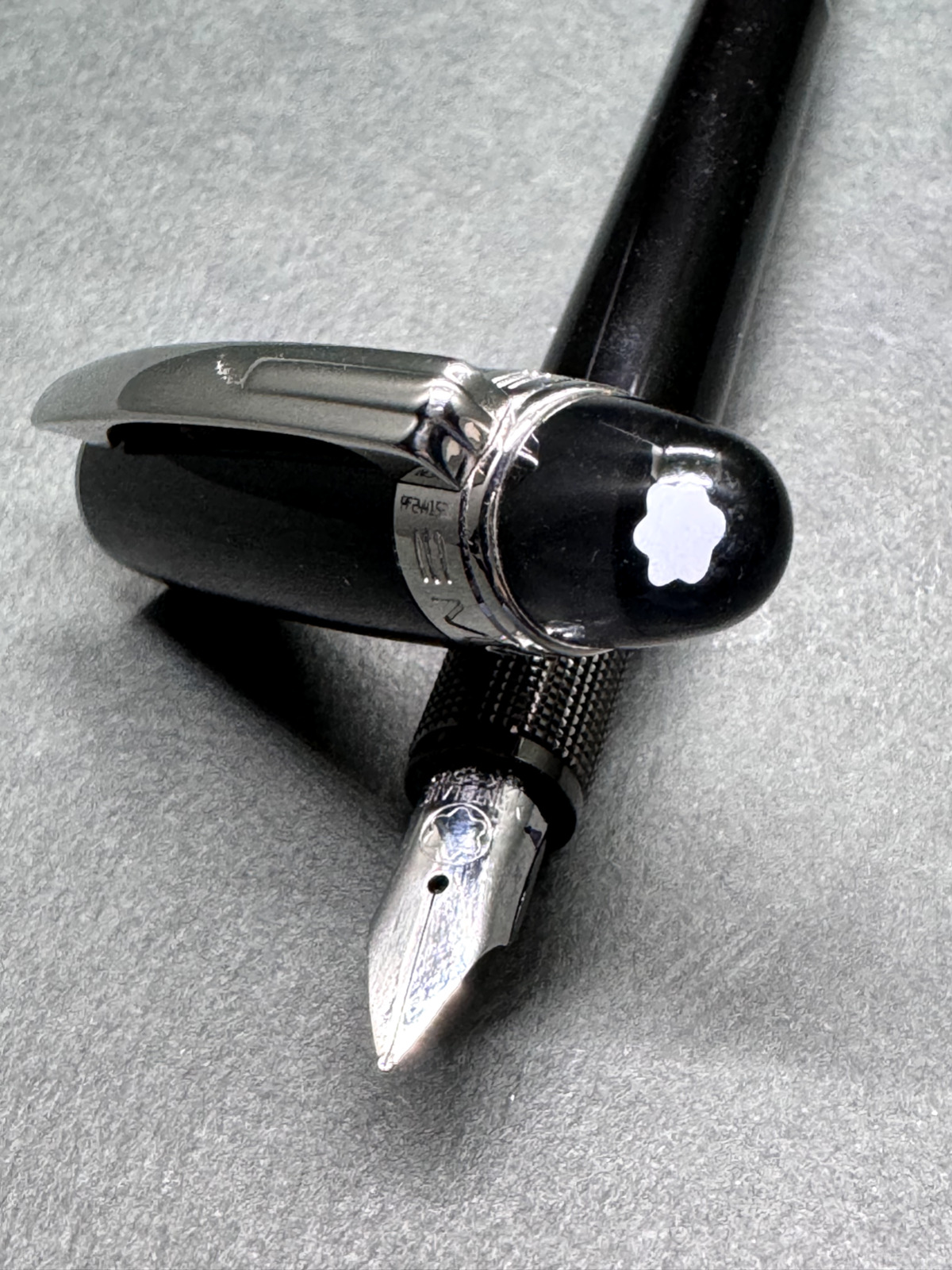 [Excellent] MONTBLANC StarWalker Black RESIN Fountain Pen 14K 585 nib/F