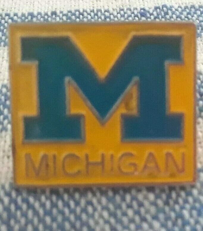 VINTAGE MICHAGAN LAPEL PIN NICE COLLECTABLE OR GIFT