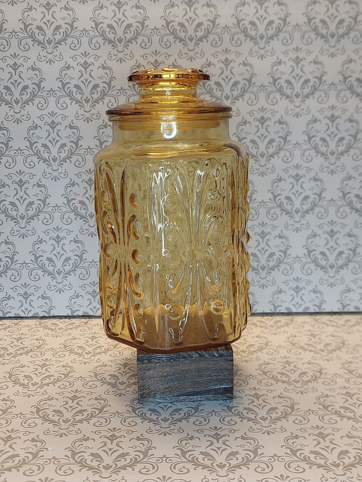 Vintage L E Smith Yellow/Amber Glass Atterbury Scroll Canister