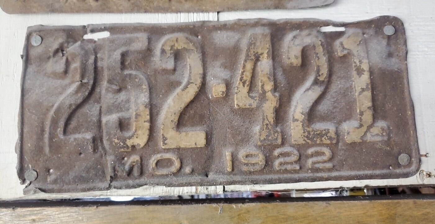1922 Missouri License Plate 252 421 Man Cave Collector MO vintage 