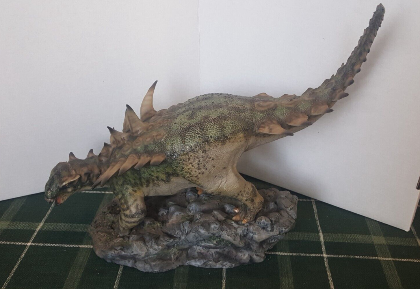 Sideshow collectable Dinosauria Statue