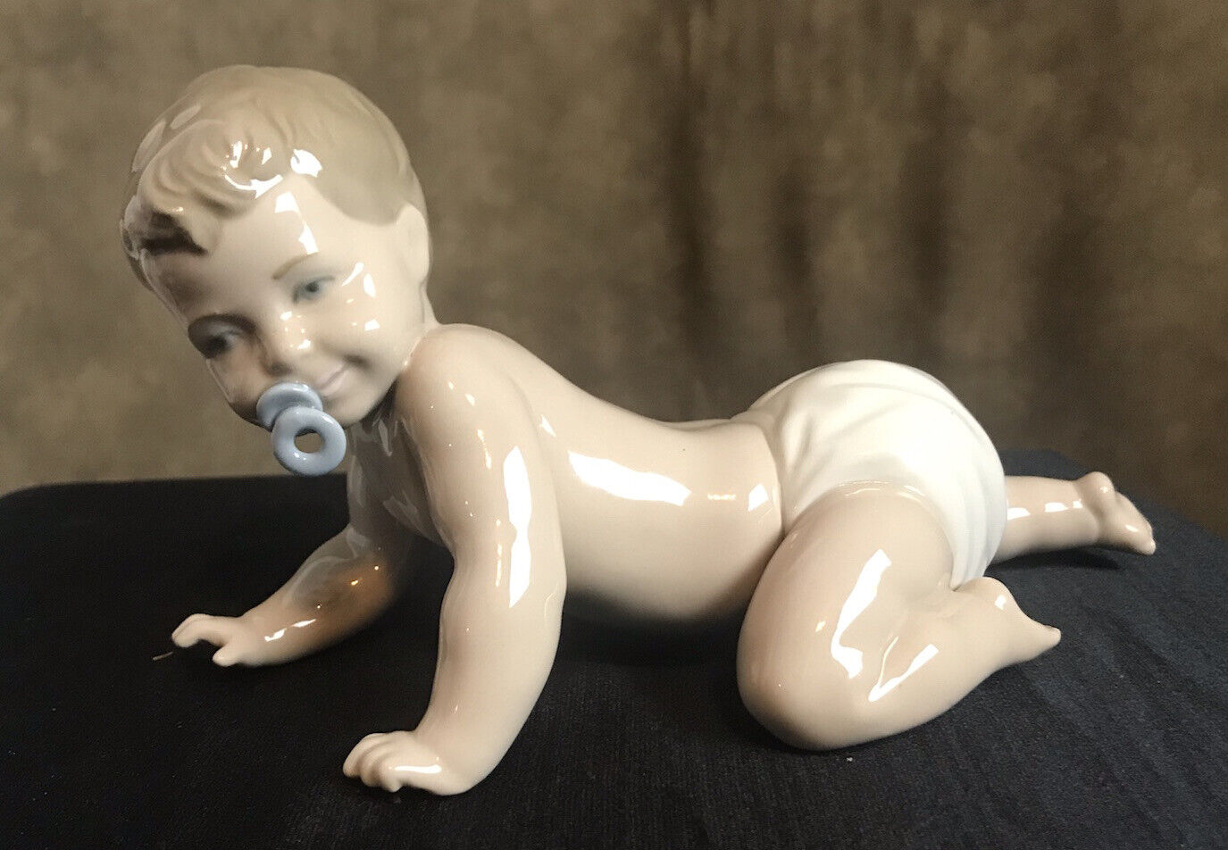 NAO LLADRO Crawling Baby Boy Pacifier & Diaper 9” L Porcelain Figurine  toe chip