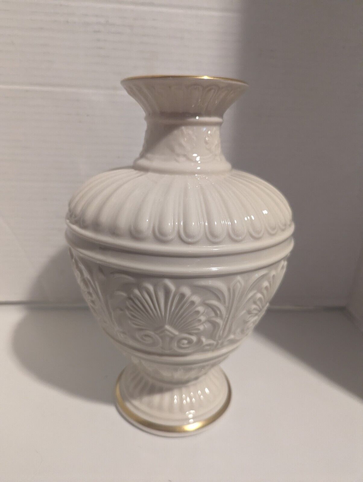 Vintage Lenox Athenian Cream  Vase with 24k Gold trademark 8\