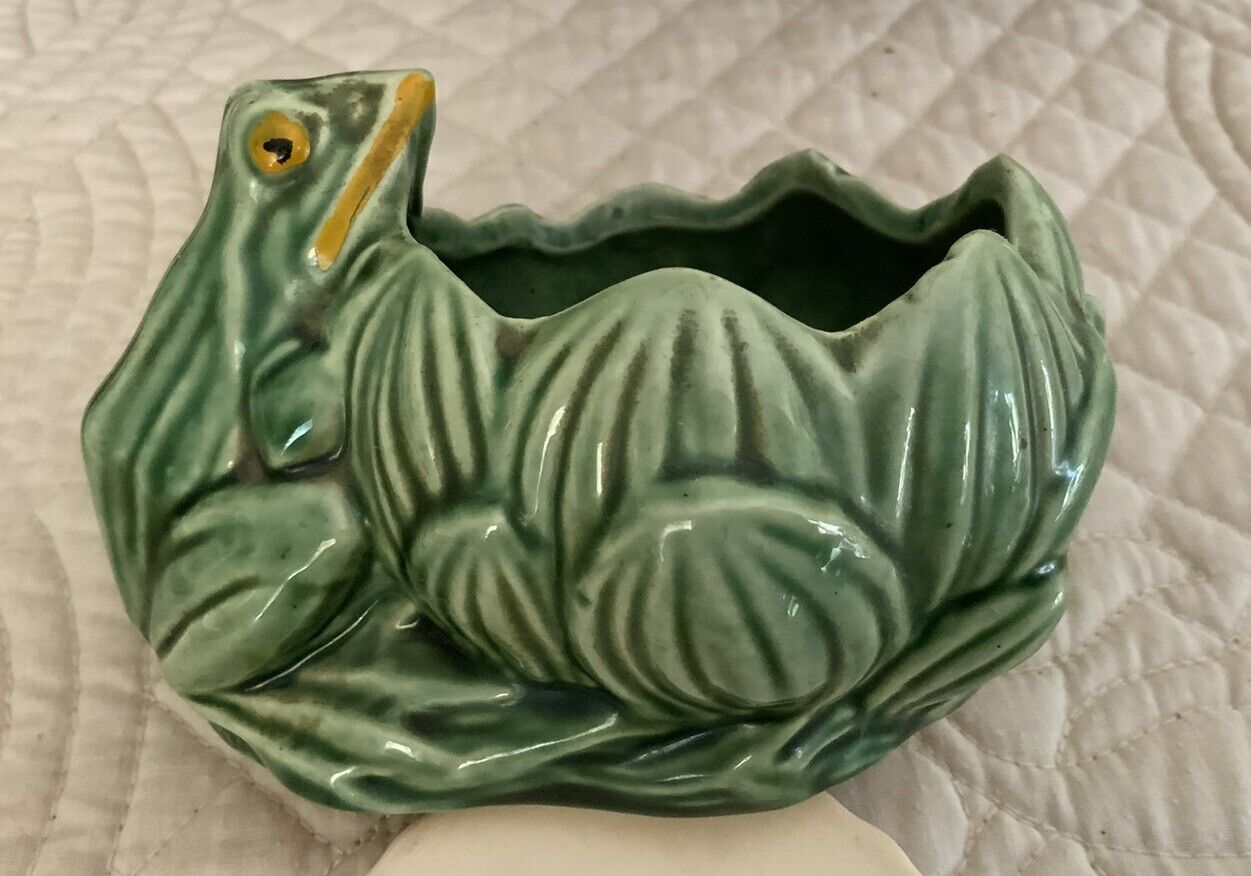 Vintage 1940\'s McCoy Art Pottery Green Frog Lotus Planter Unsigned