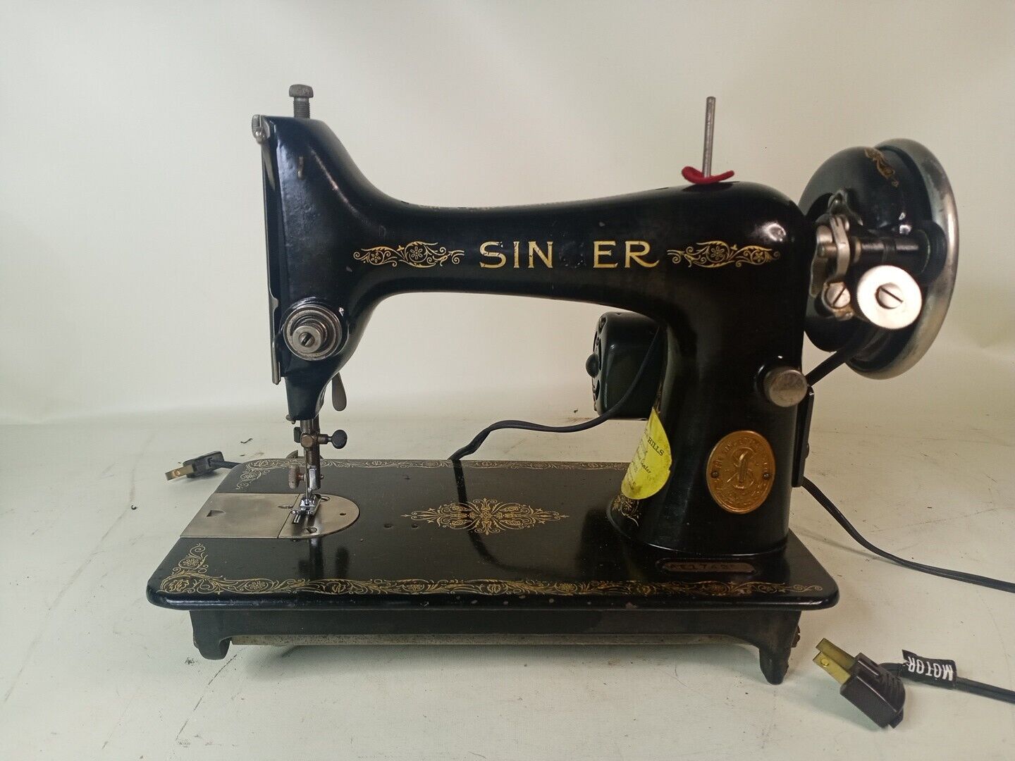  1936 Singer Sewing Machine SN:AE174953 *UNTESTED*