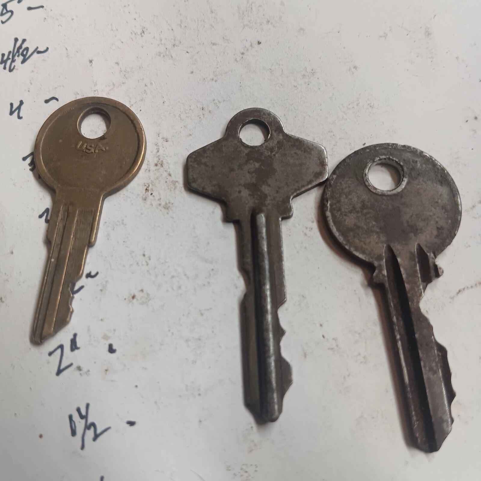 3 Vintage And Different Curtis Ind.keys.