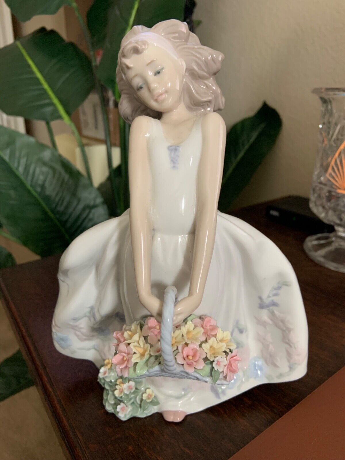 Lladro WILDFLOWERS Girl with Basket 6647 MINT Condition in Box Retail $975