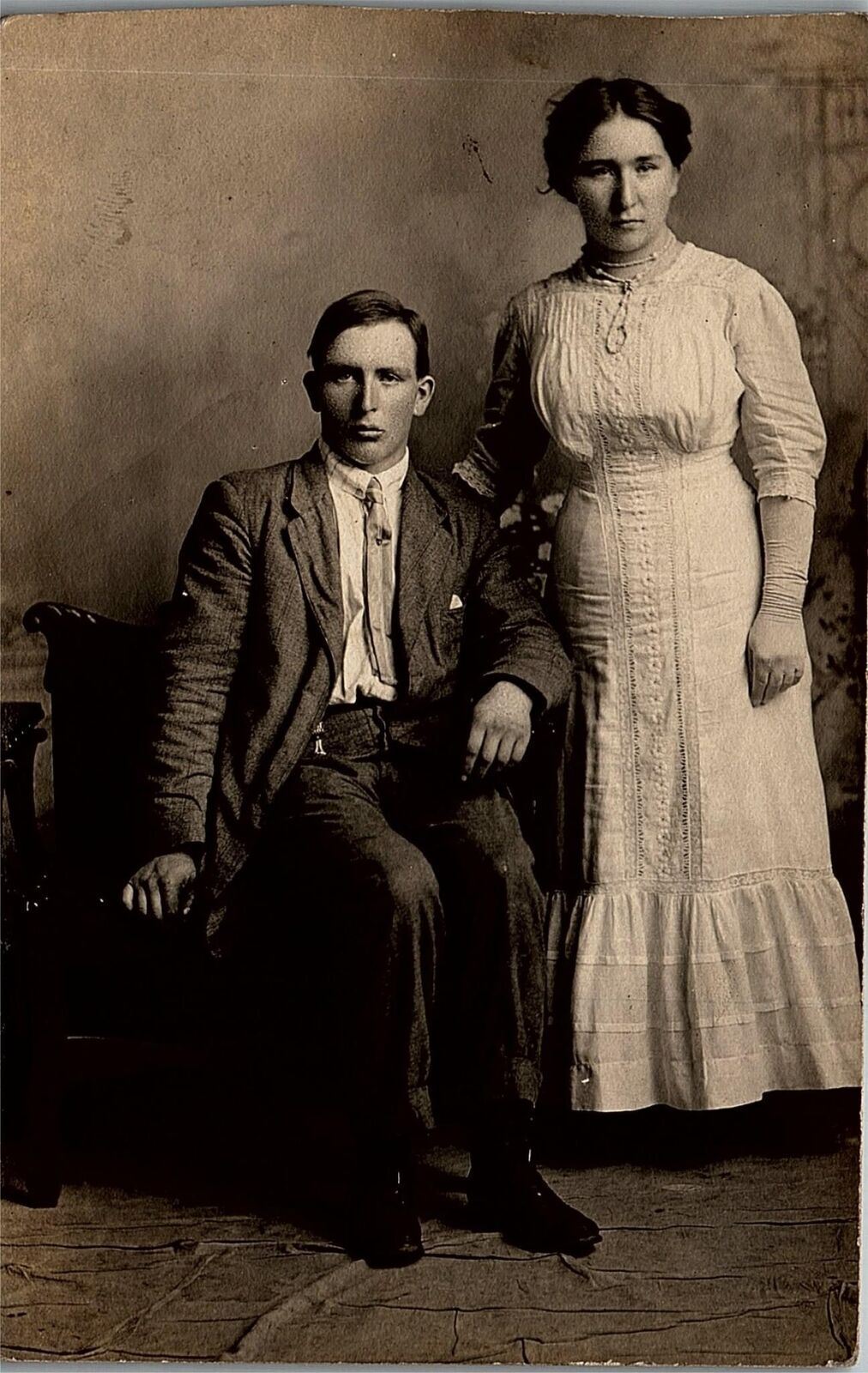 c1910 NICE LOOKING WELL DRESSED YOUNG COUPLE REAL PHOTO RPPC POSTCARD 38-19