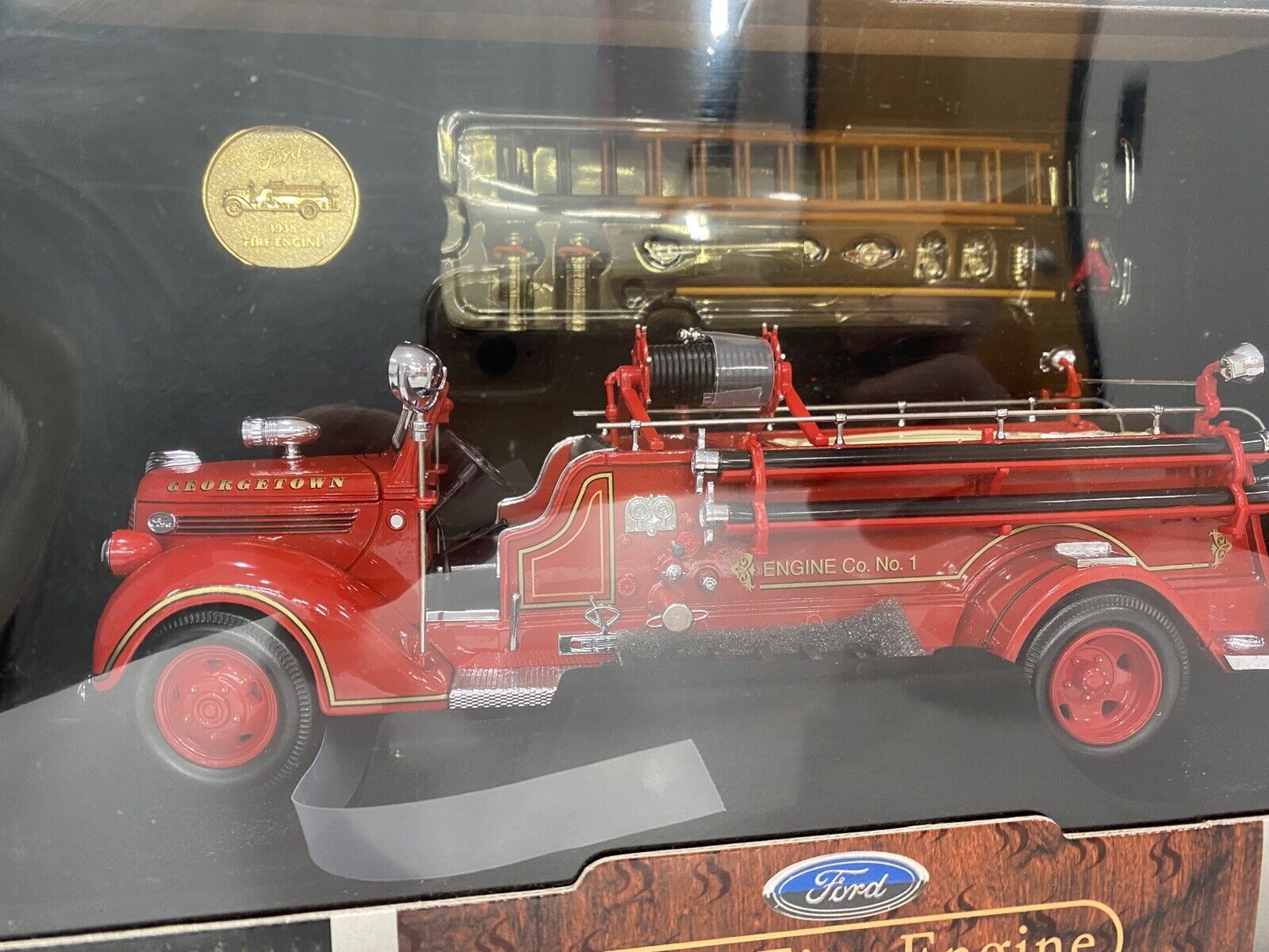 Yat Ming,Road Signature Series, 1938 FORD Fire Engine 1:24 Scale, Die Cast Metal