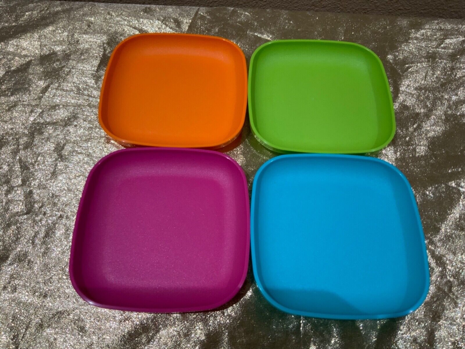New Tupperware Play Set of 4 Kids Mini Colorful Dessert Plates