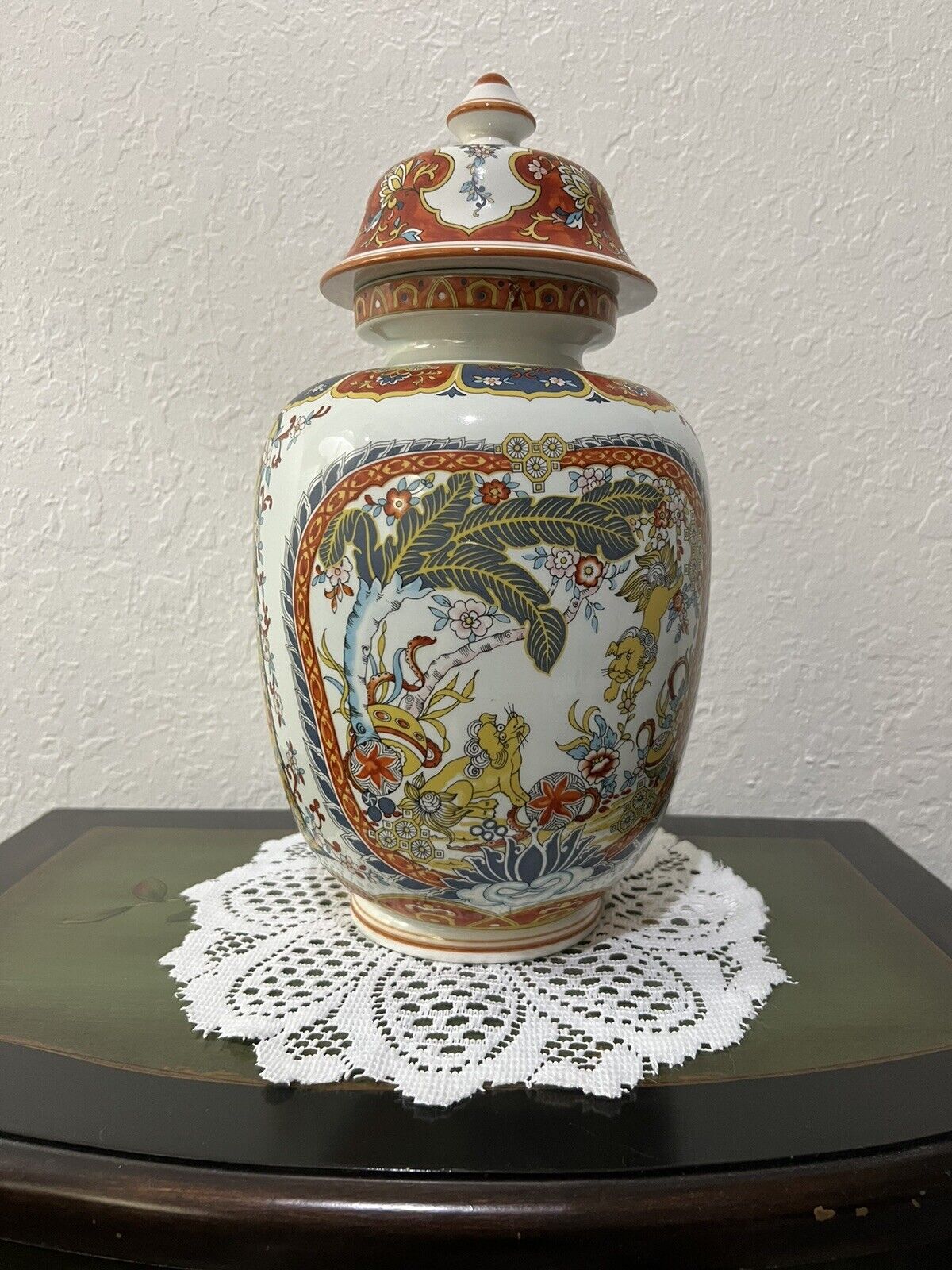 Vintage Mid Century Eken Foo Lion Dog Lidded Chinese Vase