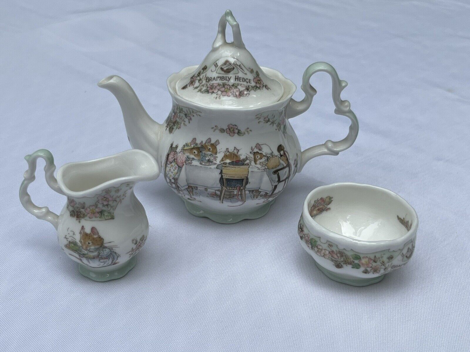 Brambly Hedge Royal Doulton Tea Service Miniature Teapot Creamer & Sugar