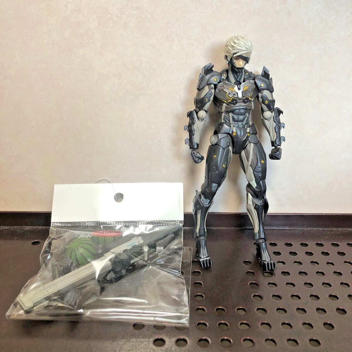 Kaiyodo Revoltech Yamaguchi 140 Metal Gear Rising Revengeance Raiden Figure