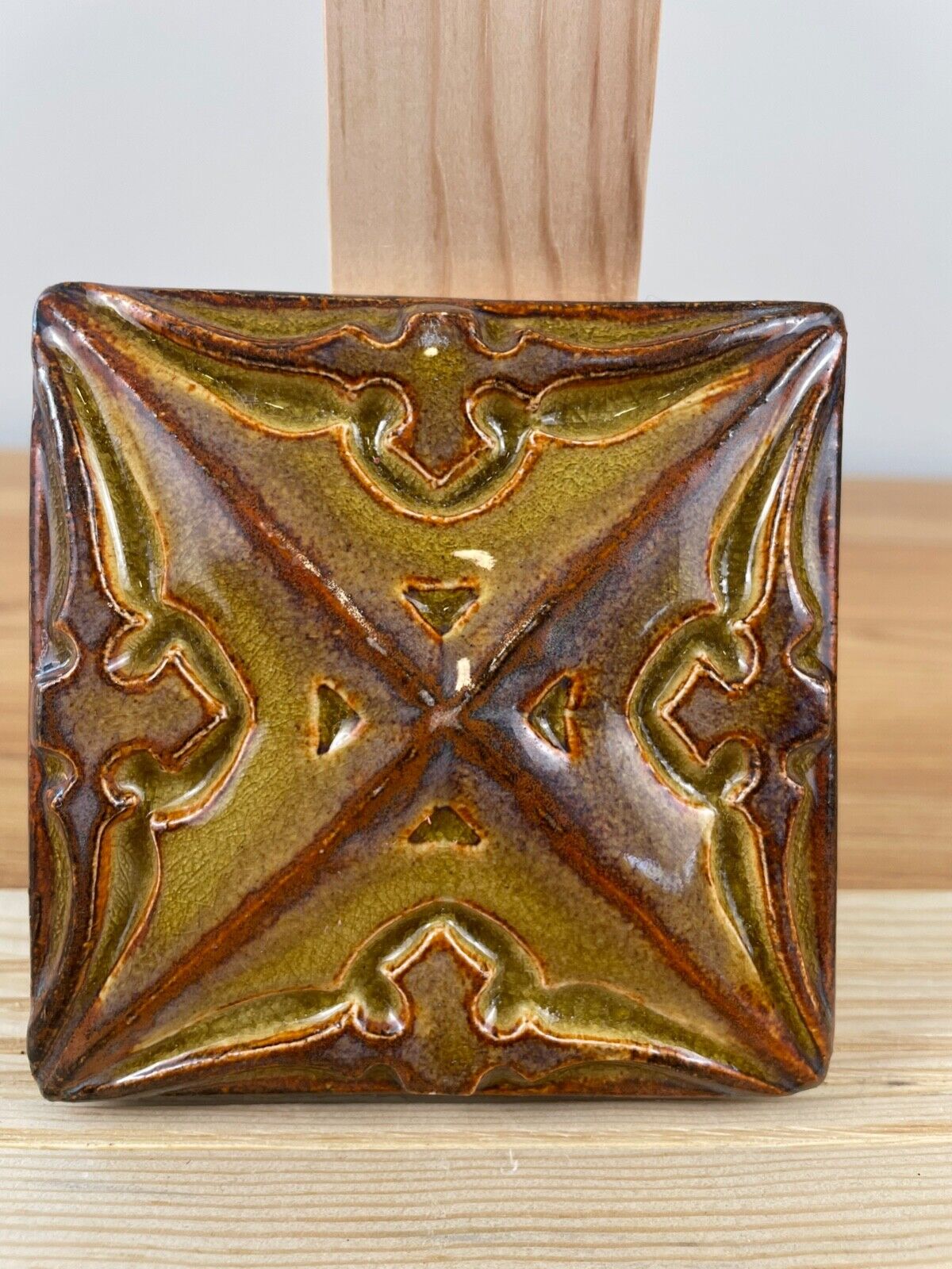 Rare Vtg Motawi Tileworks Relief Accent Tile Celtic Amber Glaze 4X4 USA