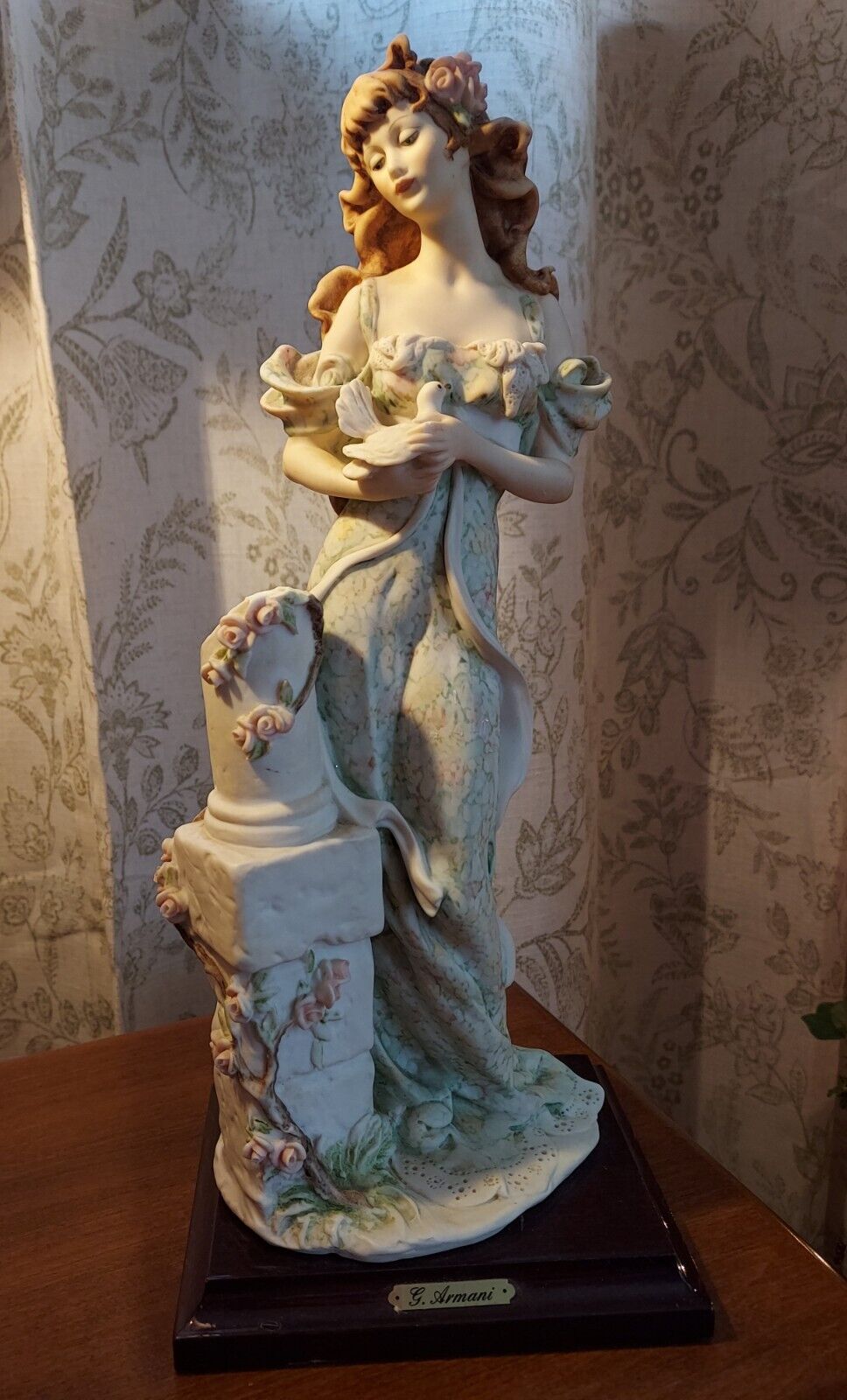 1997 Giuseppe Armani Florence Figurine Lady With Doves