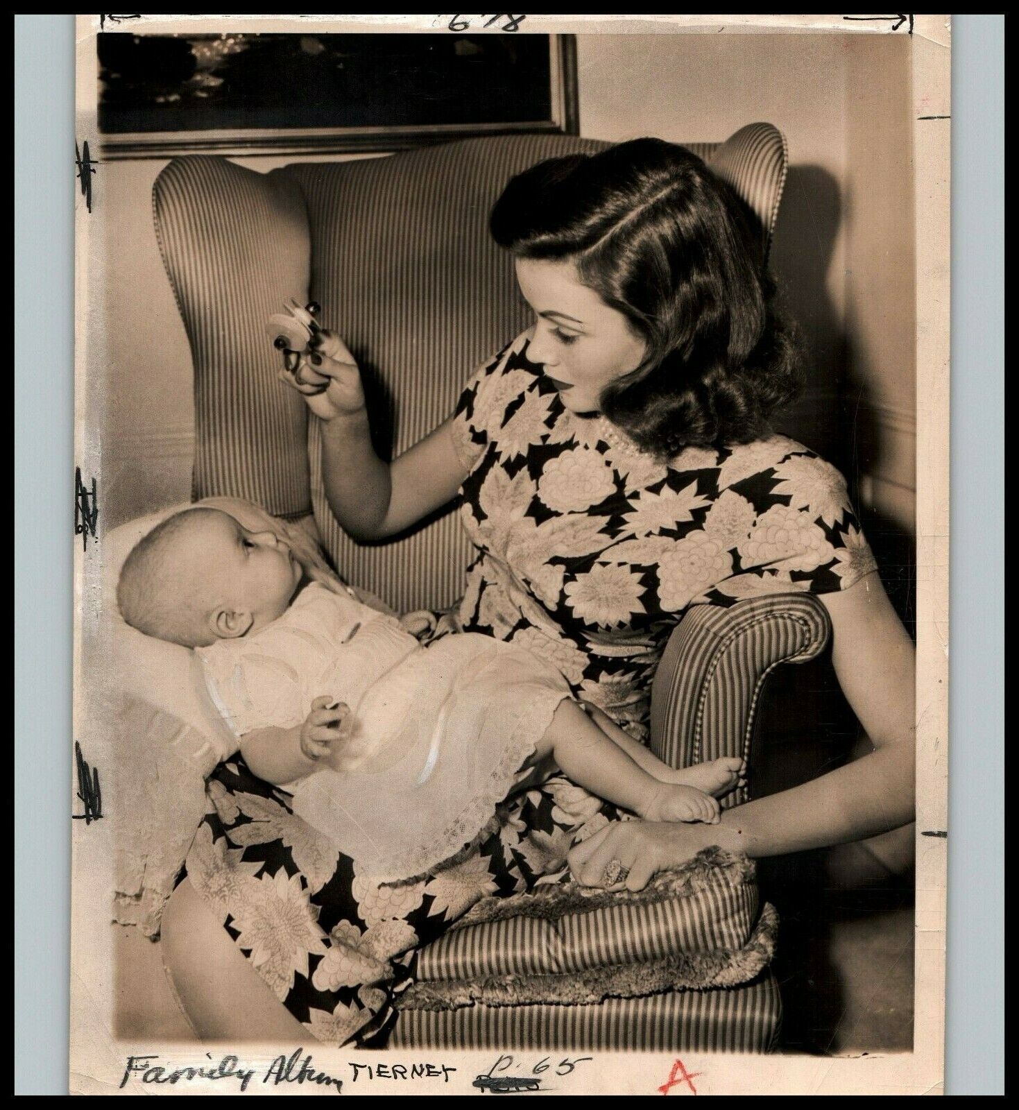 GENE TIERNEY STYLISH POSE STUNNING PORTRAIT LAURA (1944) ORIGINAL PHOTO 526