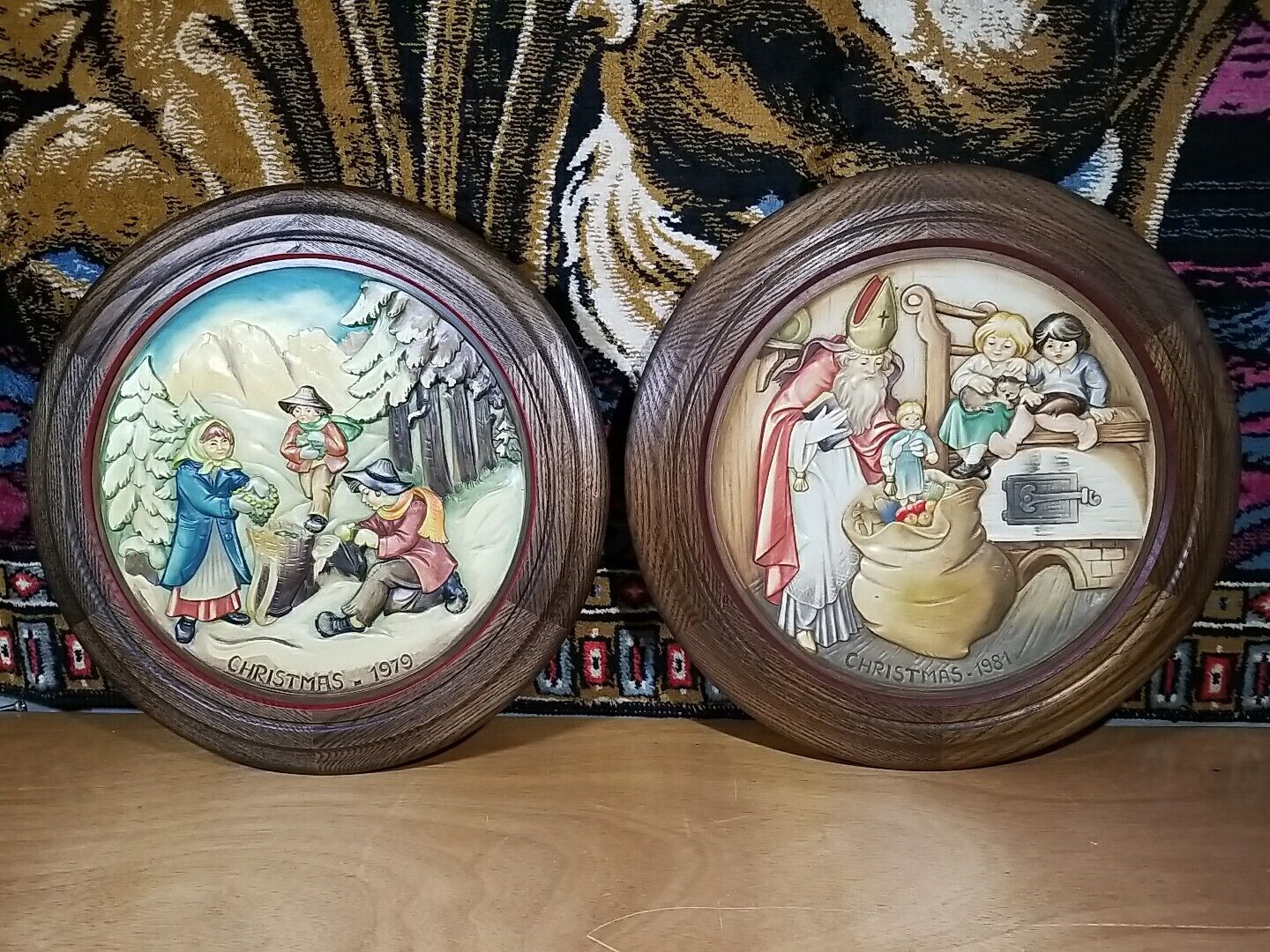 Lot of 2 Vintage Limited Anri Christmas Wood Plates Hand Paint Italy 1979 1981 