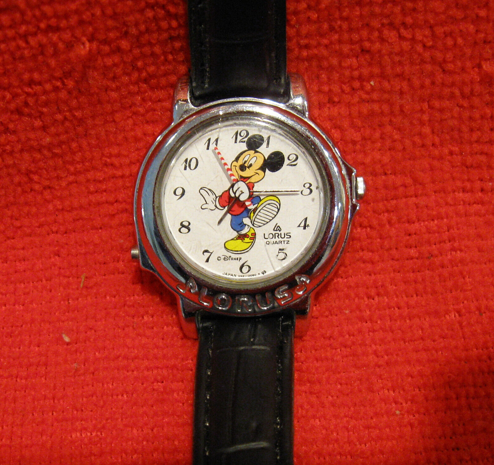 DISNEY PLAYS MICKEY\'S MARCH/THEME TUNE by LORUS - MUSICAL MICKEY MOUSE WATCH BLK