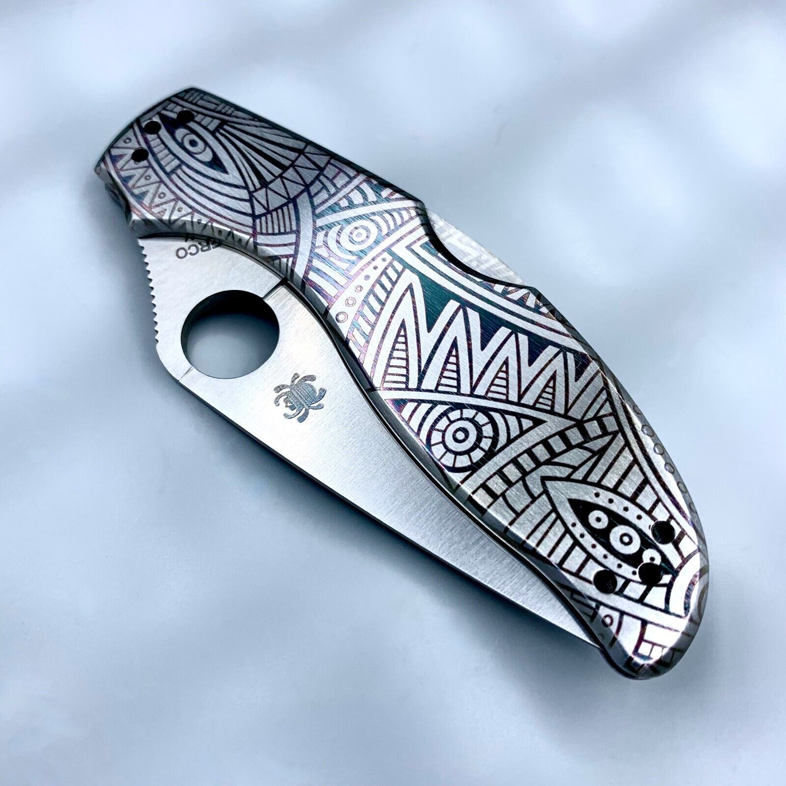 Spyderco Stainless Uptern C261P w/Tribal Pattern -  Lockback knife - 2.82\