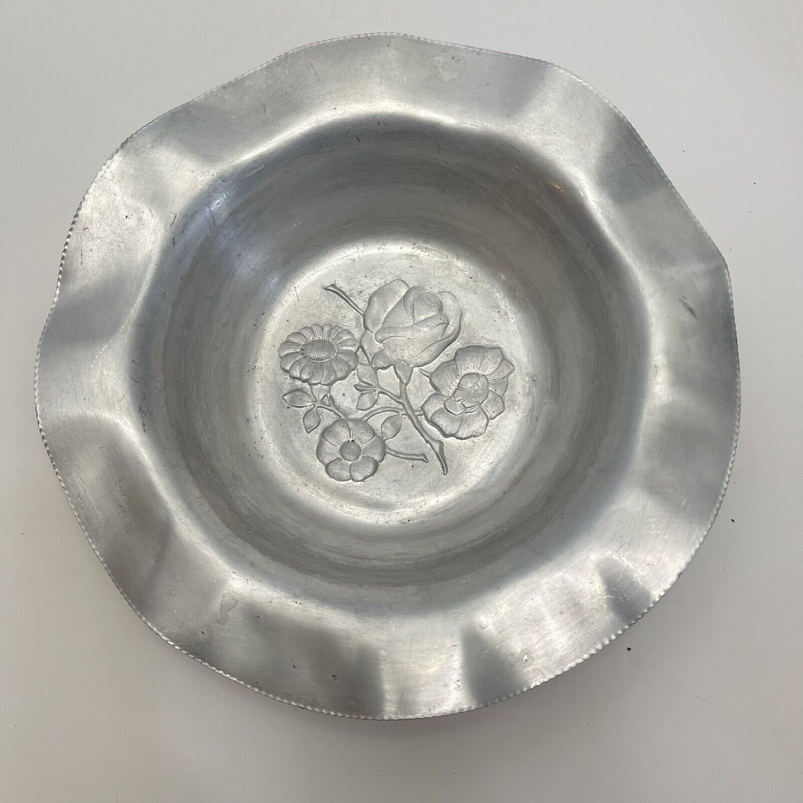 Vintage Italian Aluminum Serving Fruit Bowl Floweral Embossing 10.5” Ruffled
