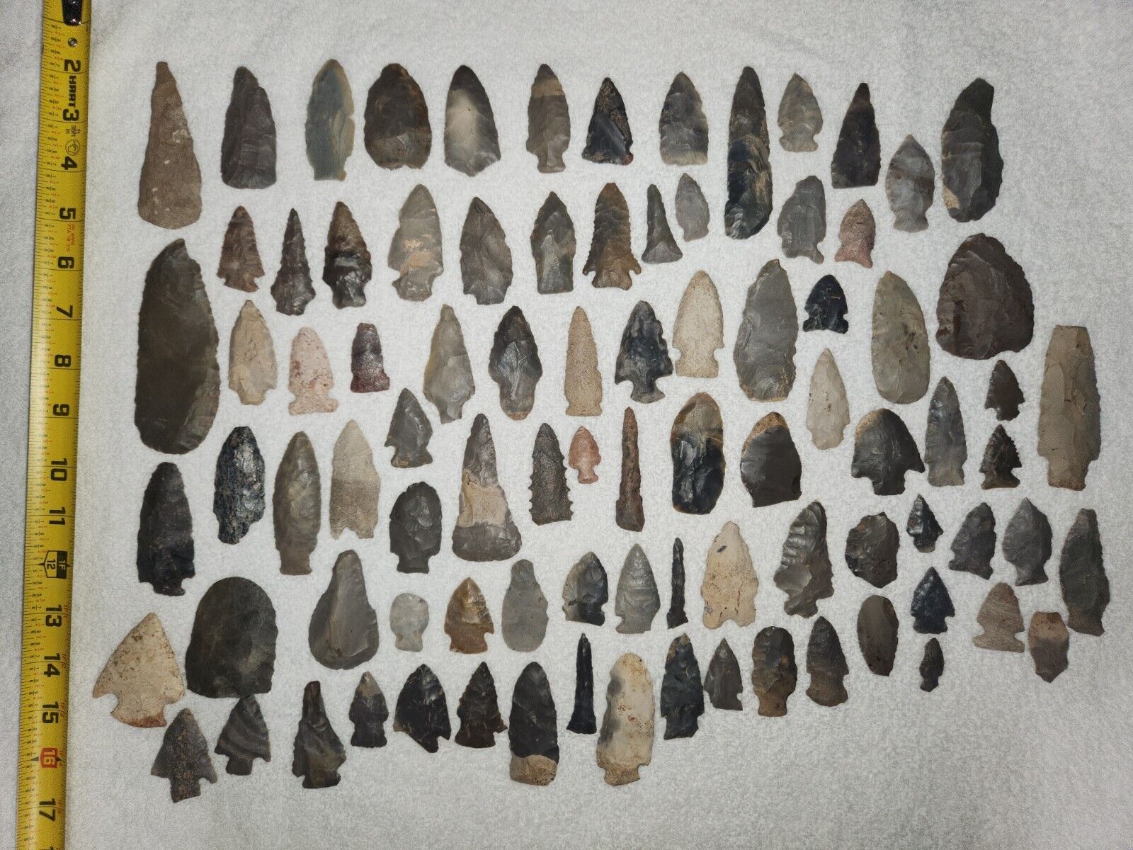 Lot of 89 authentic NATIVE AMERICAN arrowheads