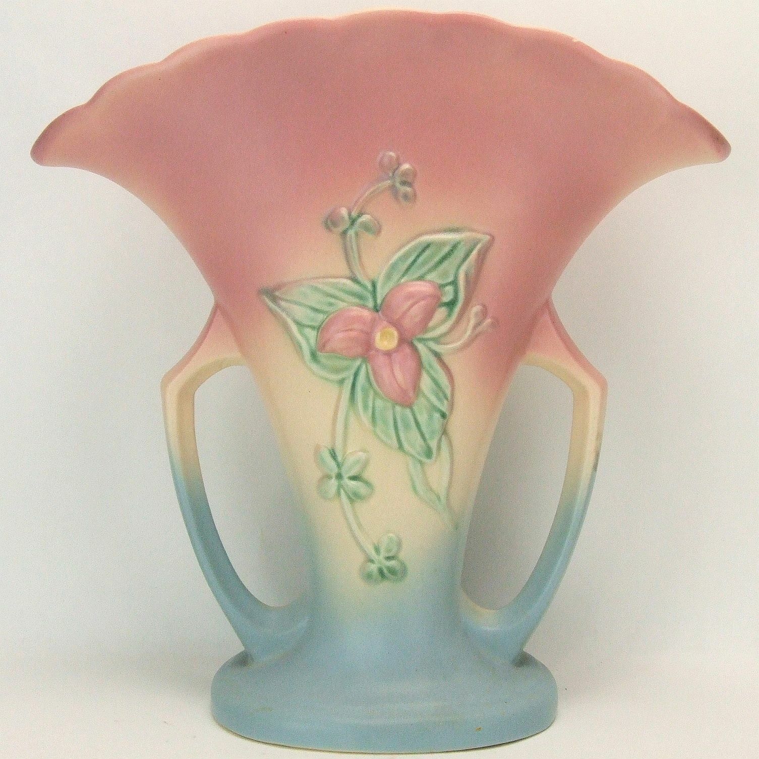 Hull Art Pottery Fan Handled Vase W 15 Wildflower Magnolia USA  11 in 1940s 