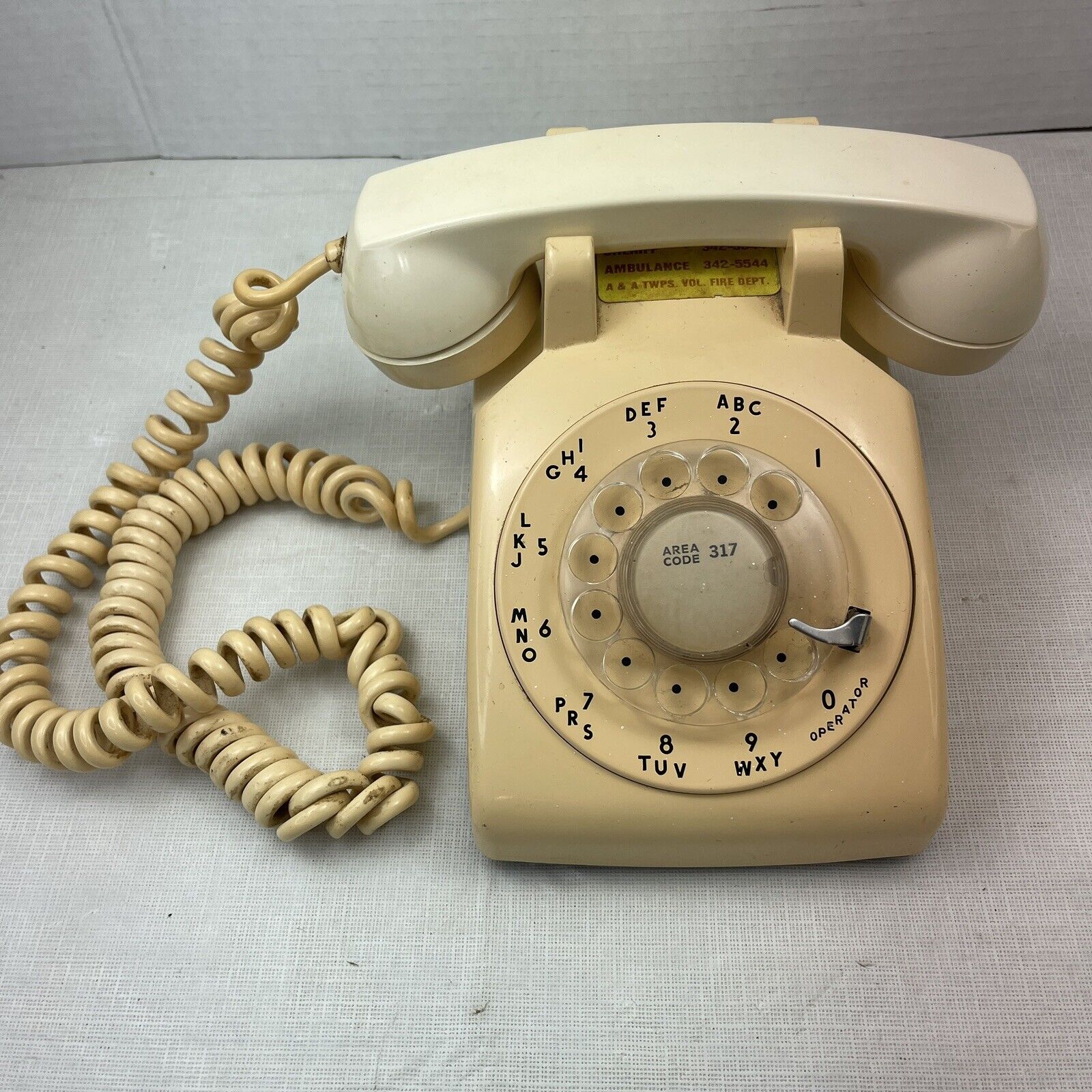 Vintage Cream Western Electric Model 500 Rotary Dial Telephone & Handset 1972