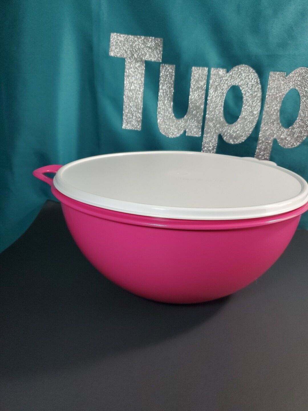 Tupperware Thatsa Mixing Bowl 32 cup Wild Pink With White Seal New 32cup