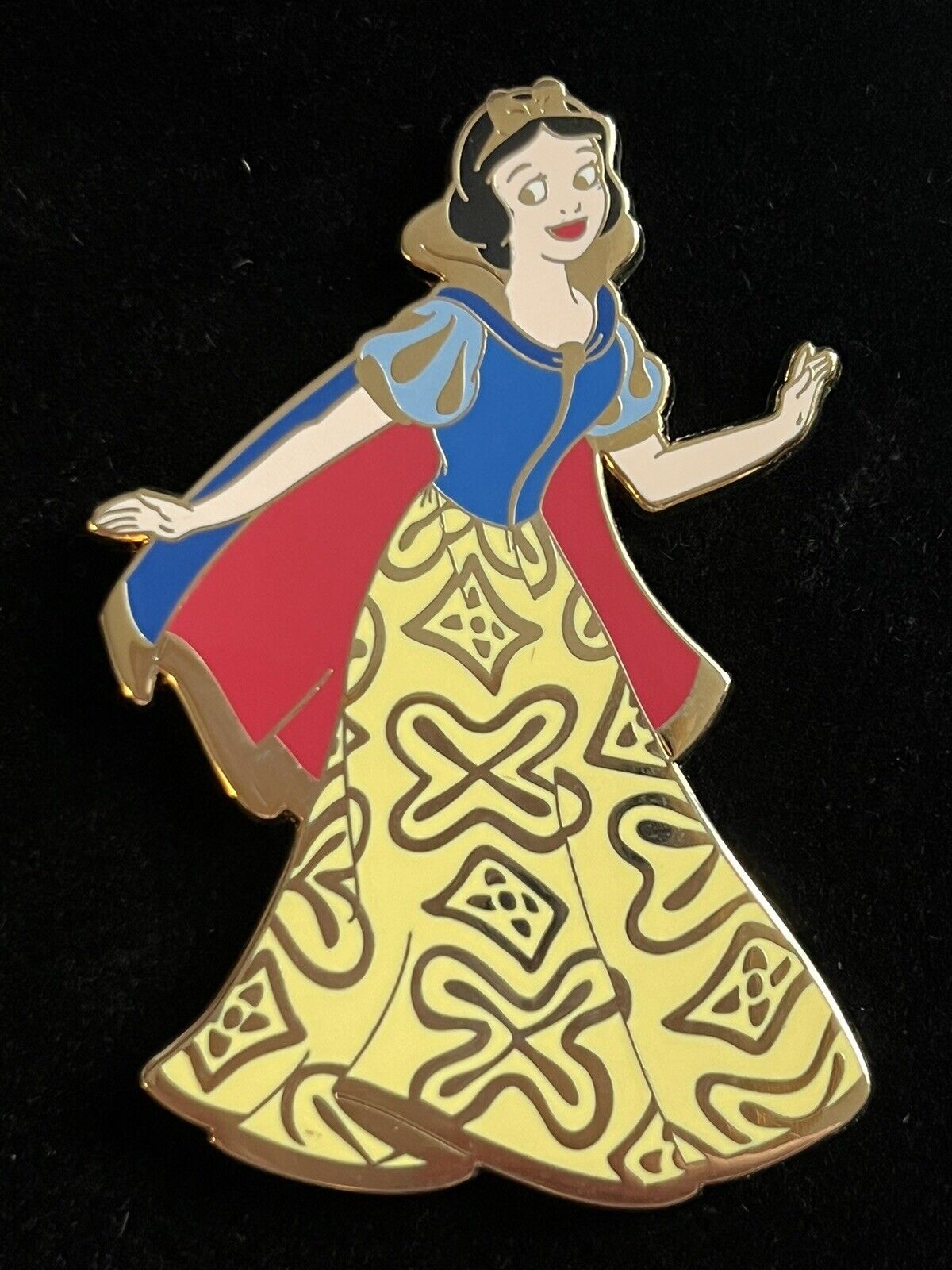 RARE LE 125 DISNEY PIN Snow White Golden Brocade Princess Dress Designer Gown
