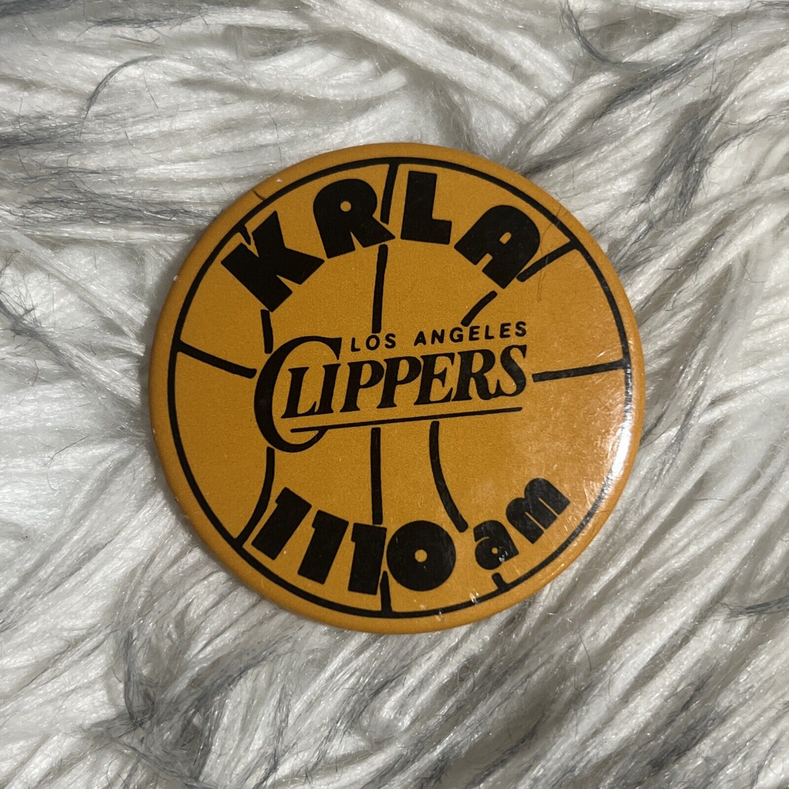 Vintage Button Pin Back Los Angelos Clippers KRLA 1110 Am