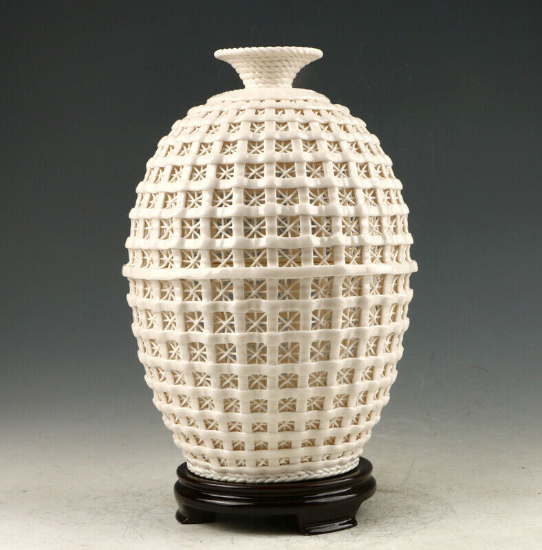 China Exquisite Decoration Vase Dehua Porcelain Hollow Vase HP010