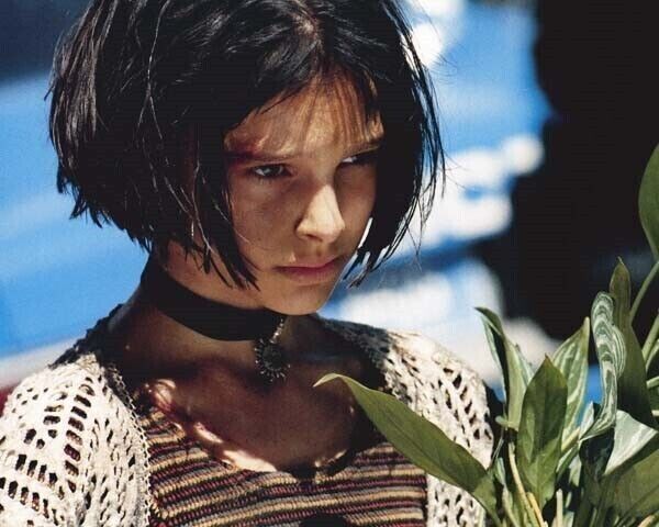 Leon The Professional 1994 Natalie Portman as Matilda with plant 5x7 photo