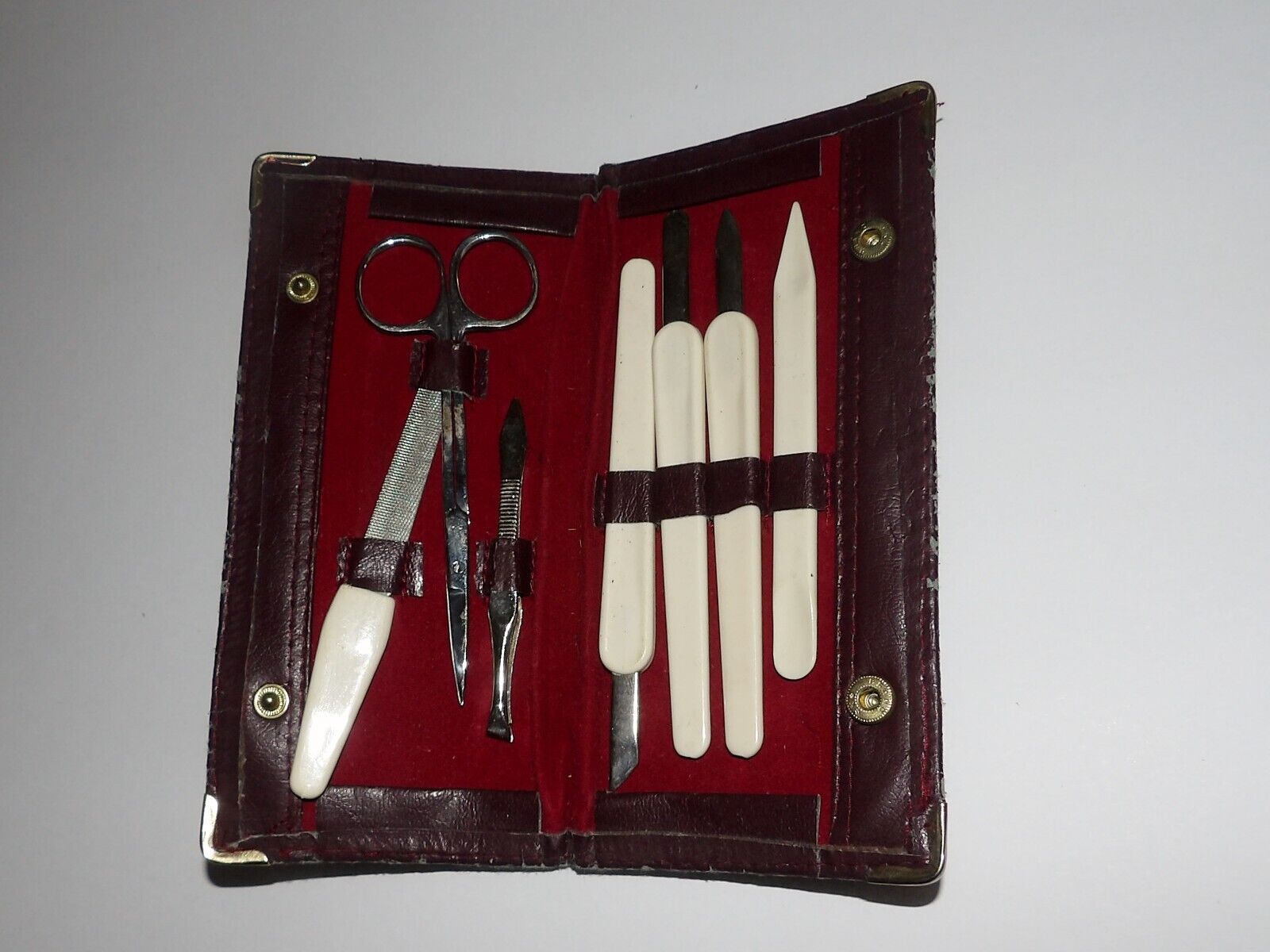 BAKELITE FRENCH IVORY VINTAGE MANICURE SET COMPLETE IN LEATHER SNAP POUCH
