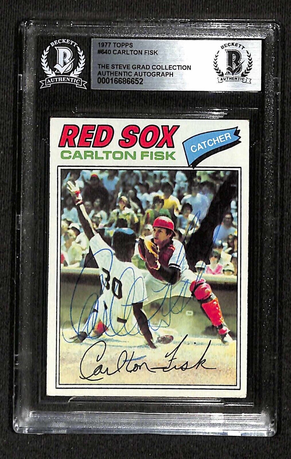 1977 Topps #640 Carlton Fisk VINTAGE Signed Card BECKETT (Grad Collection)