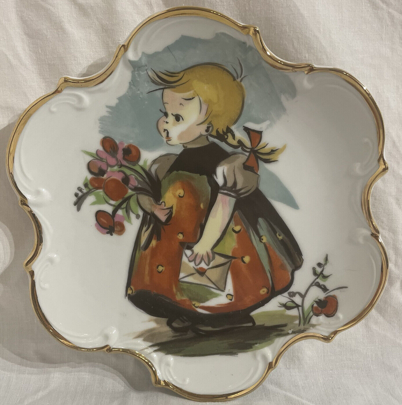 Porcelain Plate W/Gold Trim Girl W/Flowers, 7 1/2” Collectible Made In Japan