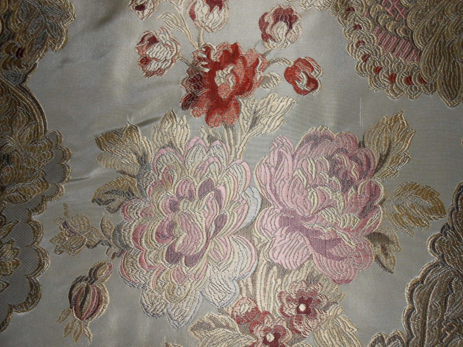 PRIVATE for 9y ANTIQUE style FRENCH lampas floral Design Red Rose Pink Blue