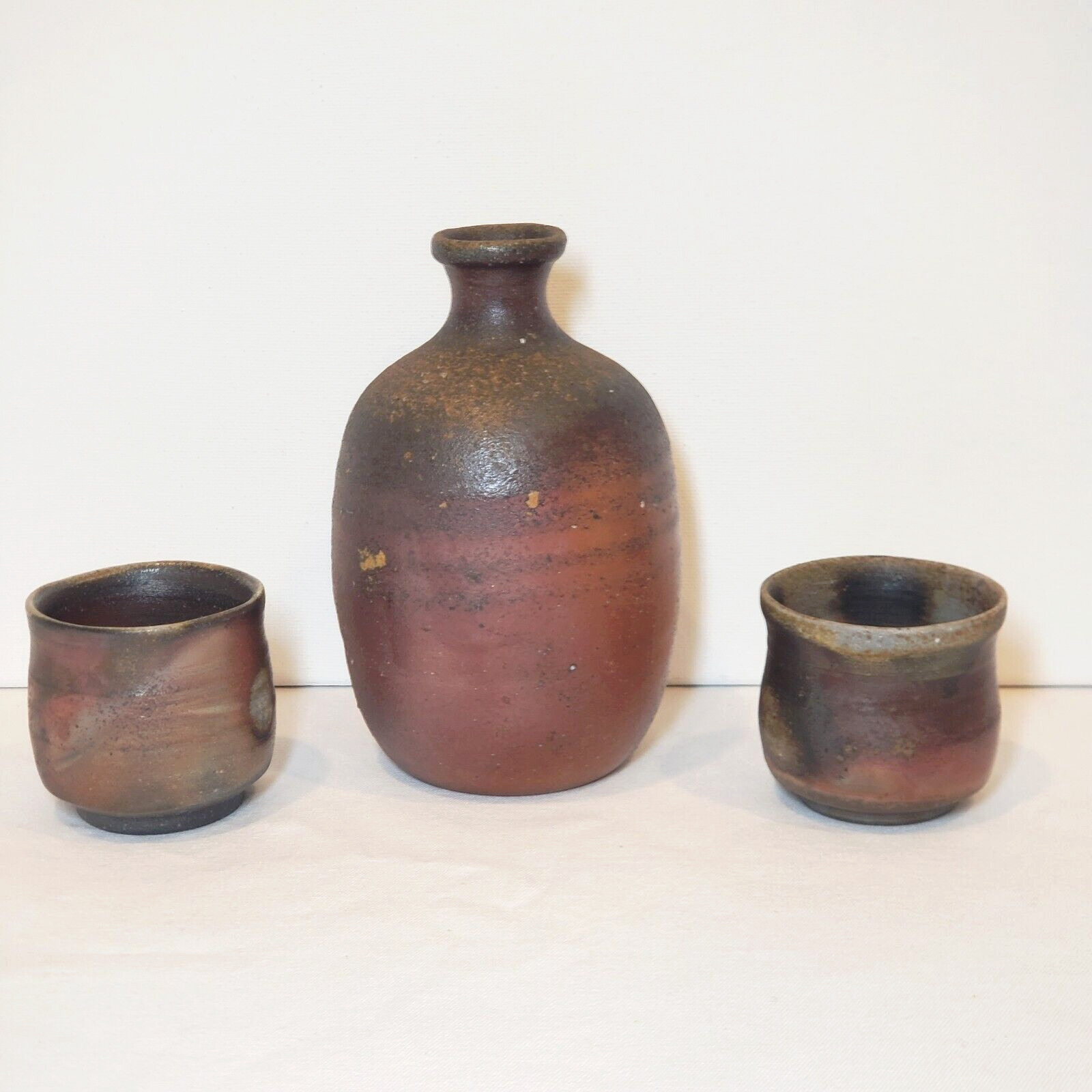 Vintage Bizen Ware Pottery Signed Japanese Sake Bottle Vase Jug & 2 Cup Set