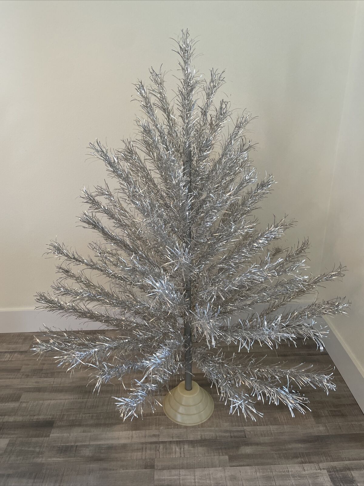 Evergleam Silver Aluminum Christmas 4' Tree, 91 Branches No Box Vintage