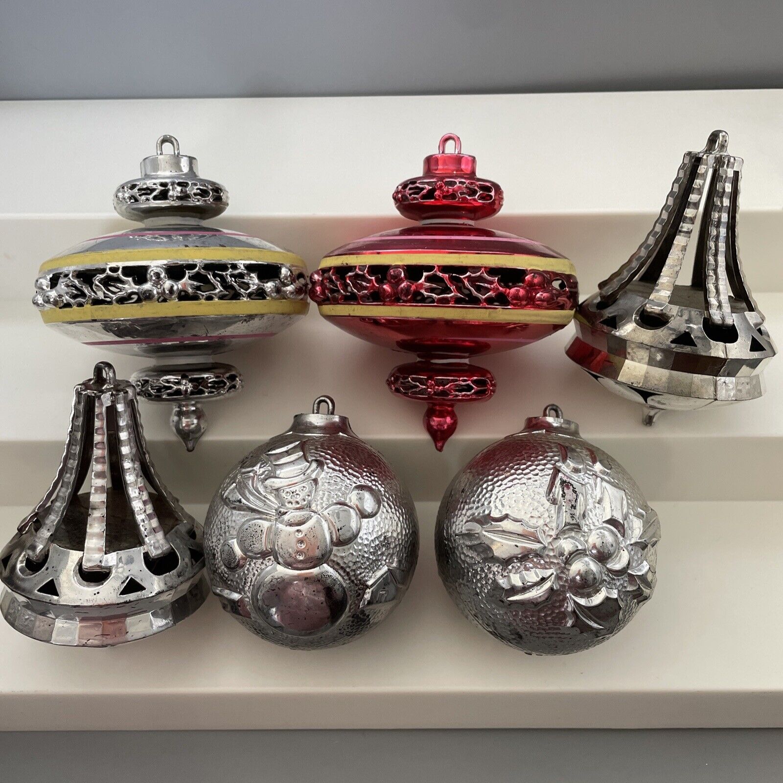 Vintage Bradford Filagree UFO ~ Spinning Top Teardrop ~ Ball Plastic Ornaments