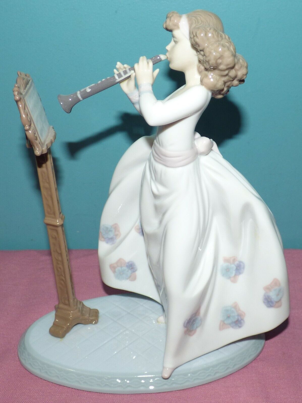 Lladro Beautiful Rhapsody #6319  Porcelain Figurine