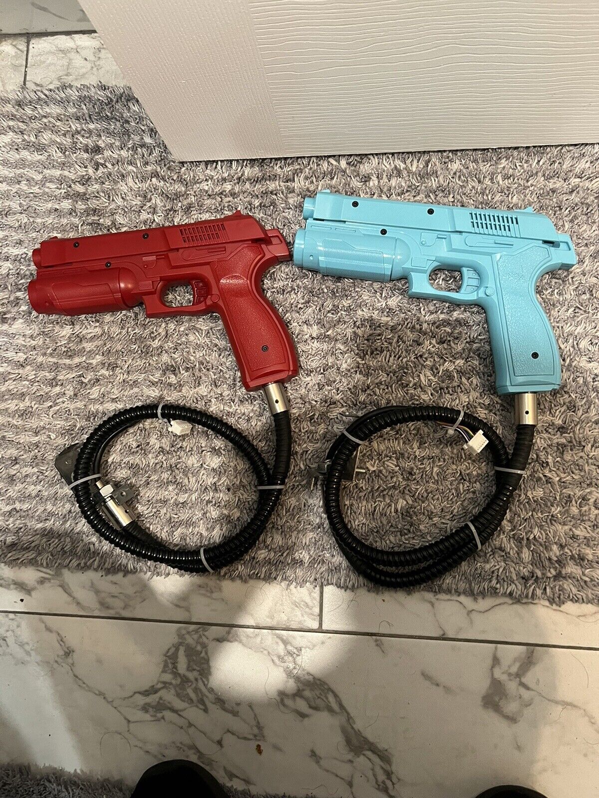 Non- Original Time Crisis 4 Arcade Light Guns with Cable / Red & Light Blue