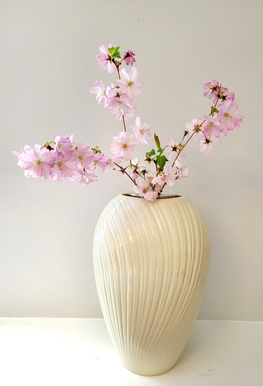Lenox MIRAGE Porcelain Cream White Wave Ribbed Vase 1980’s 10.5 in
