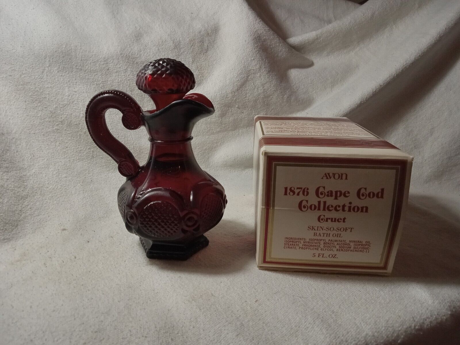 Avon 1876 Cape Cod Ruby Red Glass Cruet With Skin-So-Soft Bath Oil Full (R258)