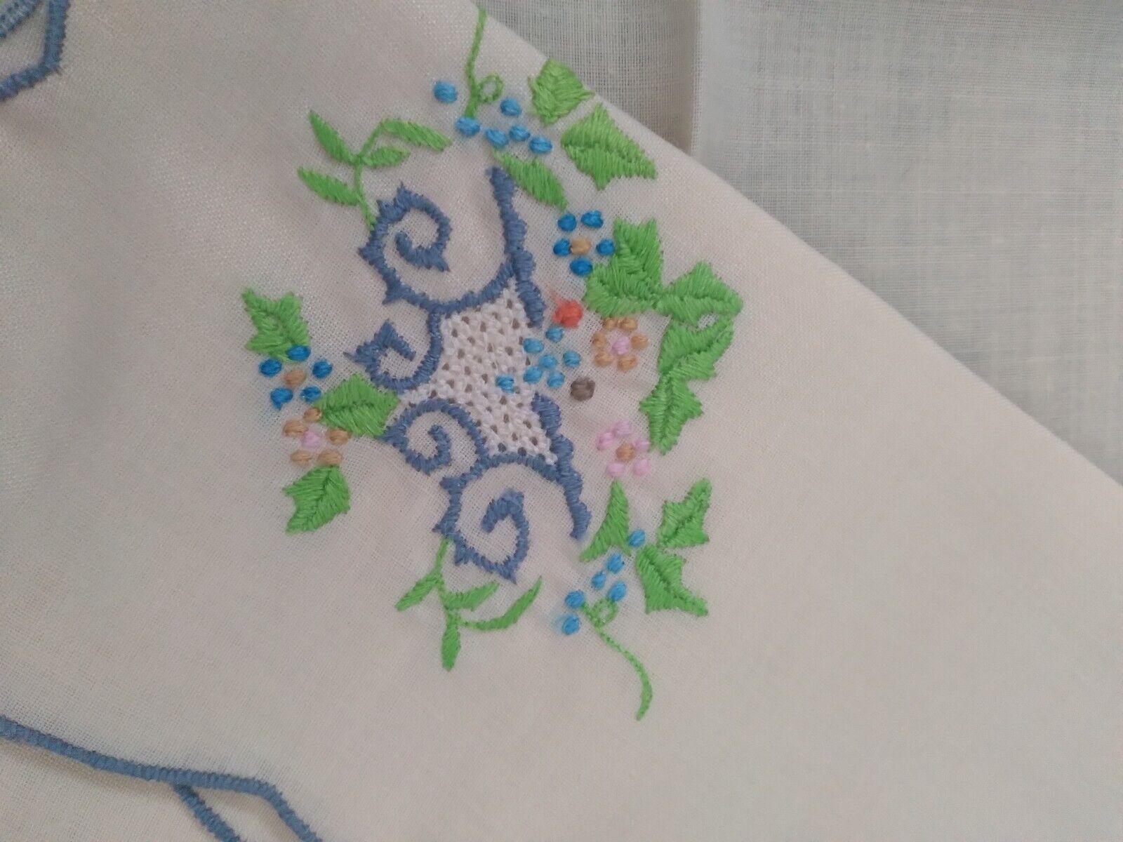Vintage Linen Napkins Set of Two Petite Embroidery